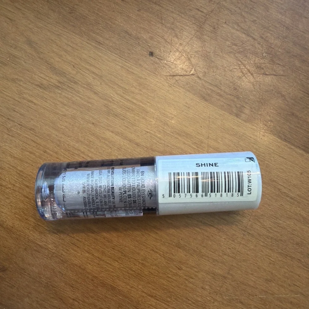 NEW Revolution Eye Light Liquid Eyeshadow in Shine Metallic